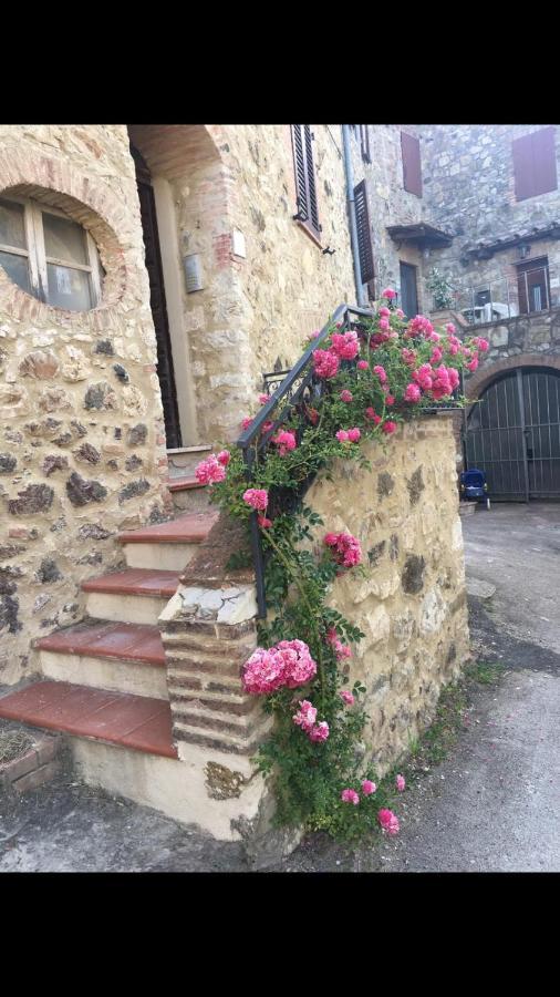 Rosa Di Maggio Lägenhet Pari Exteriör bild